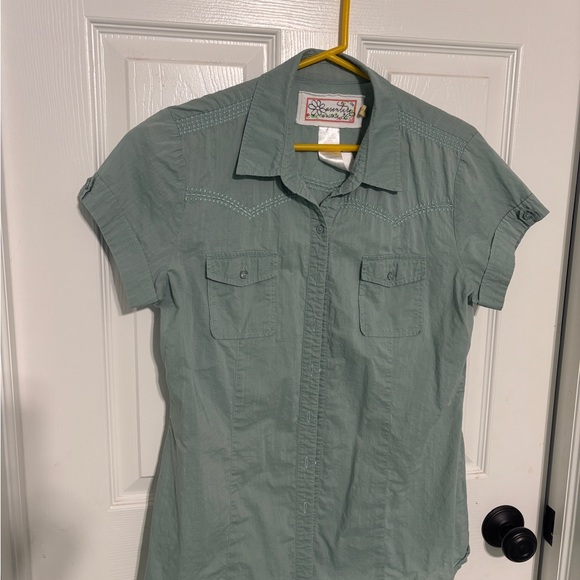 Aventura Women's Green Button Down Shirt - Picture 1 of 7